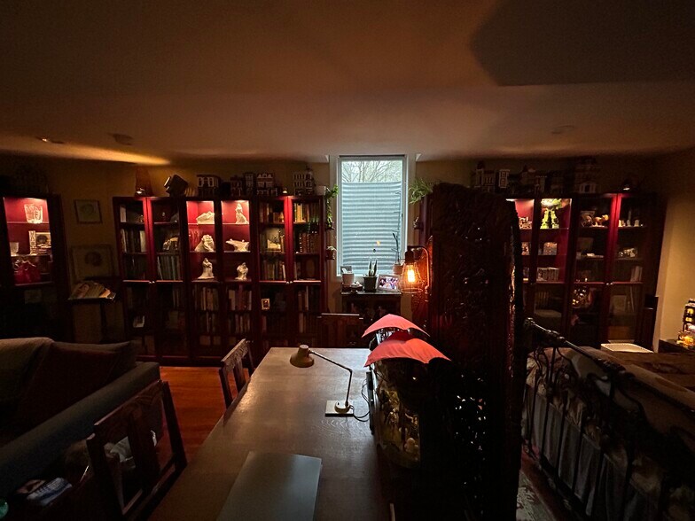 Basement entertainment or game room - 3846 NE Maywood Pl