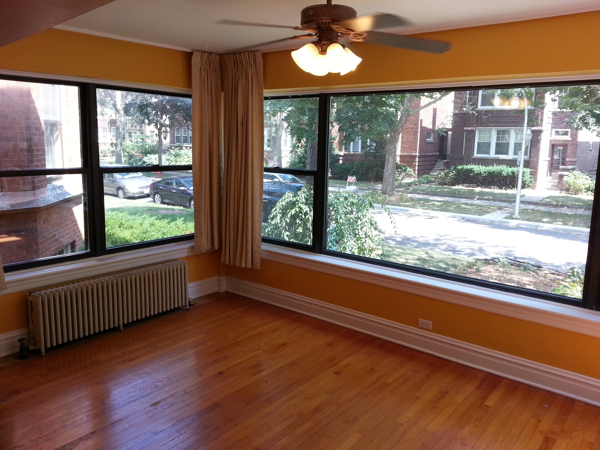 Sun Room - 6426 N Lakewood Ave