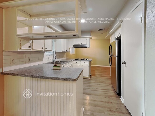 Building Photo - 743 S Iowa Ave