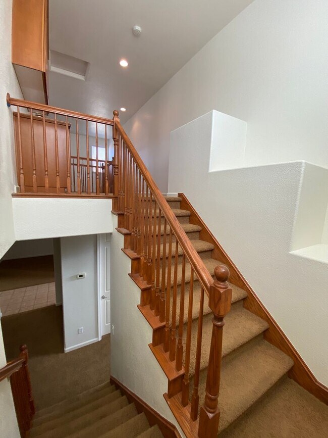 Building Photo - Elegant 2 story home in NW Visalia Coming ...