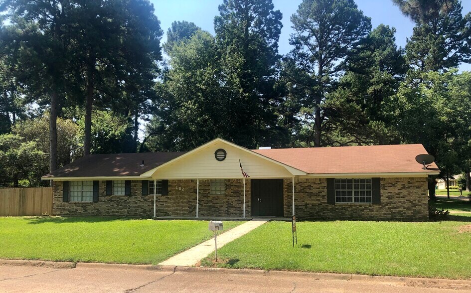 Building Photo - 100 Medina Dr