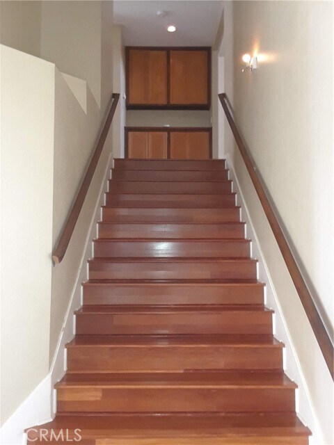Building Photo - 828 Greenwich Ct