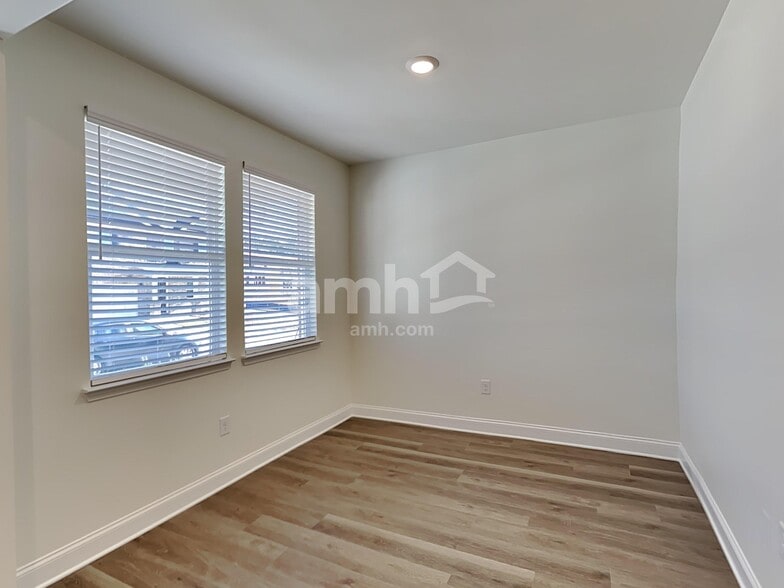 Building Photo - 3009 Ansley Place Rd