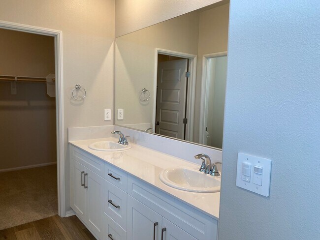 Building Photo - BRAND NEW HOME AVAILABLE FOR LEASE IN TEME...