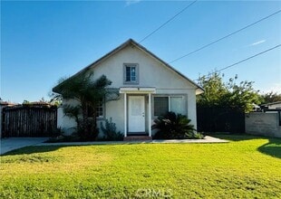 Building Photo - 2028 E Cienega Ave