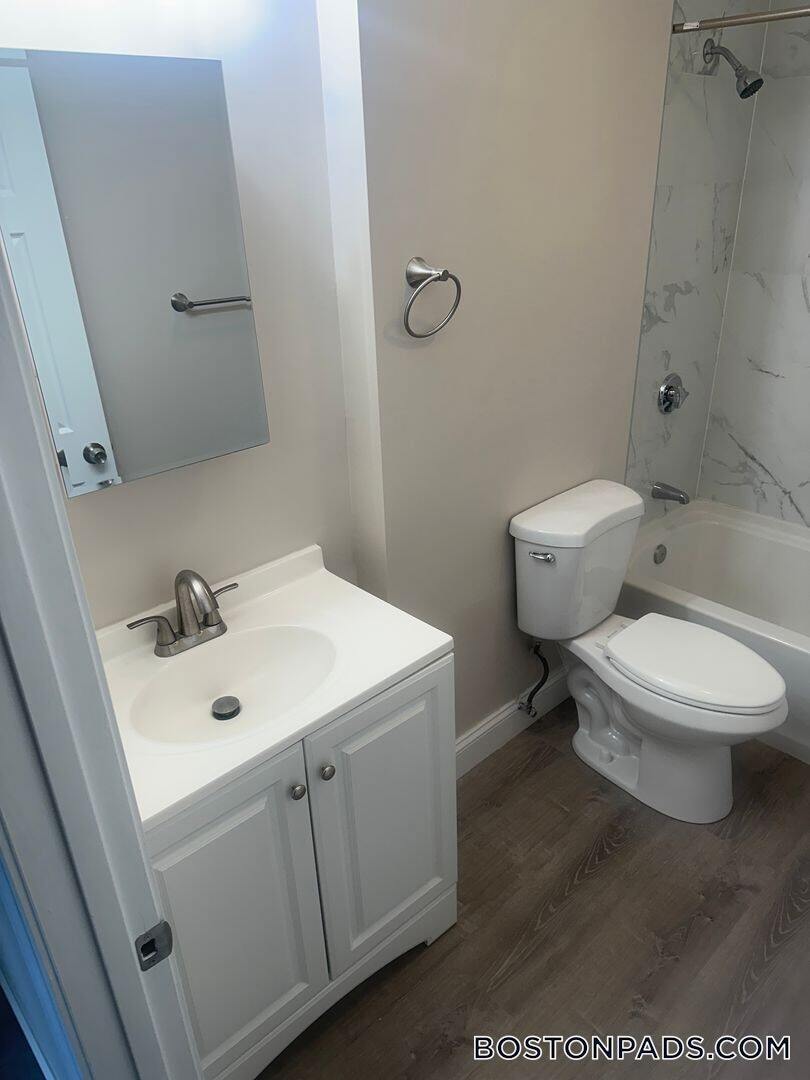 Building Photo - 13 Kenmar Dr
