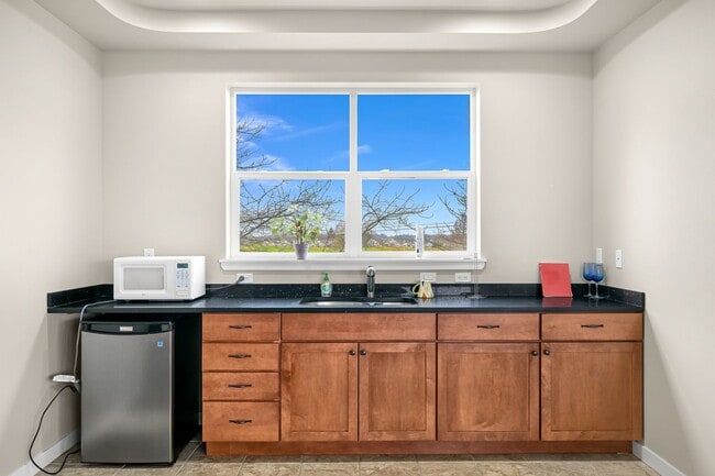 Building Photo - Beautiful Condo in Lynden