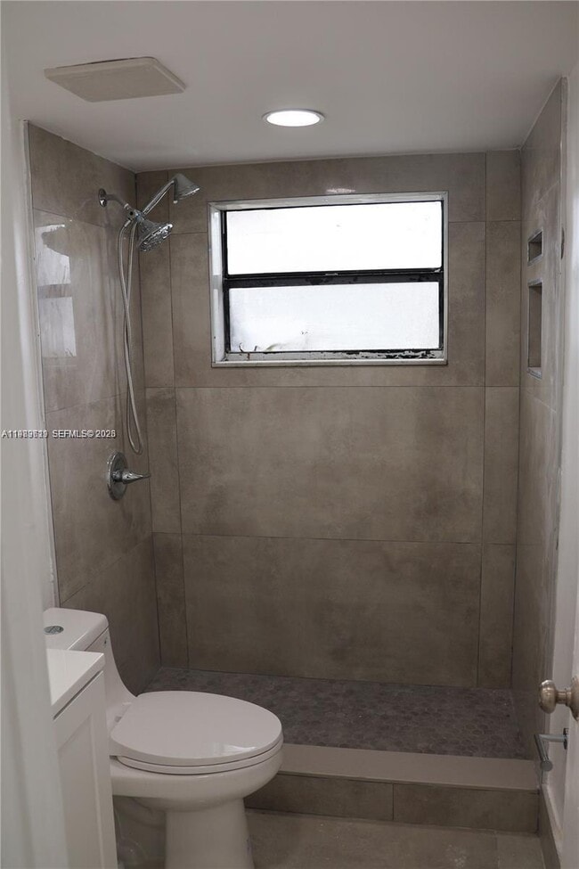 Building Photo - 2550 W 67th Pl