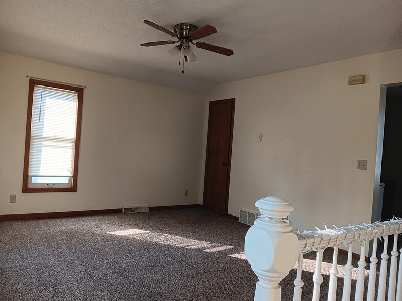 Living room - 507 E King St