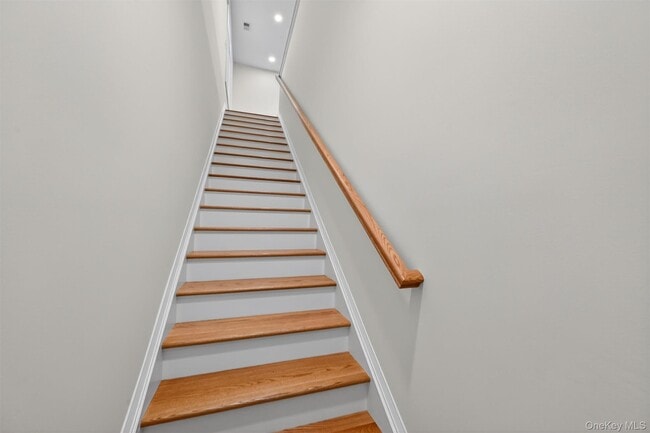 Building Photo - 19 Welling Pl