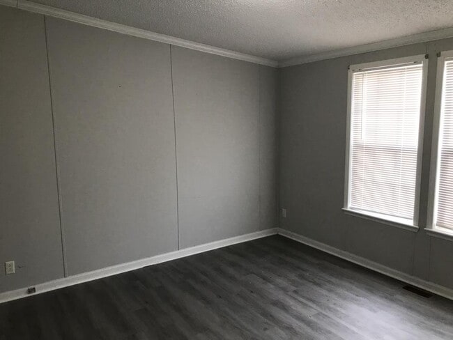 Building Photo - 307 Tammy Lynn Cir