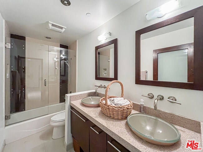 Building Photo - 2473 La Condesa Dr