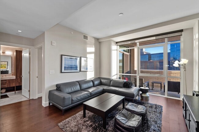 Building Photo - 1330 Lancaster St