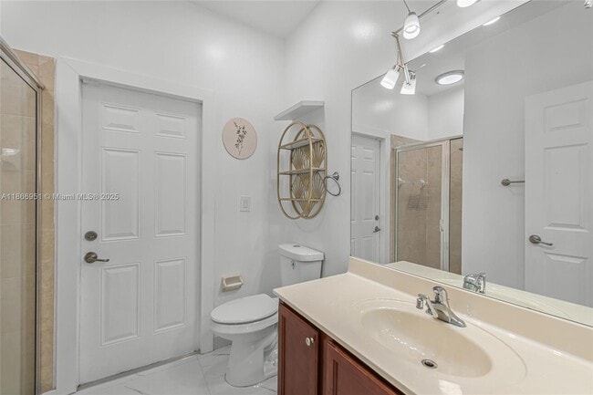 Building Photo - 642 SE 37th Pl