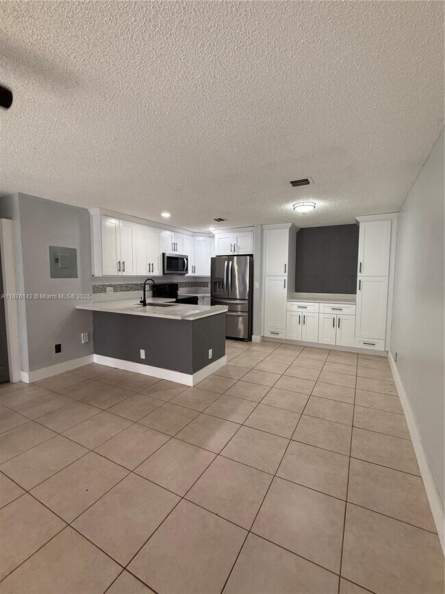 Building Photo - 3275 Coral Ridge Dr