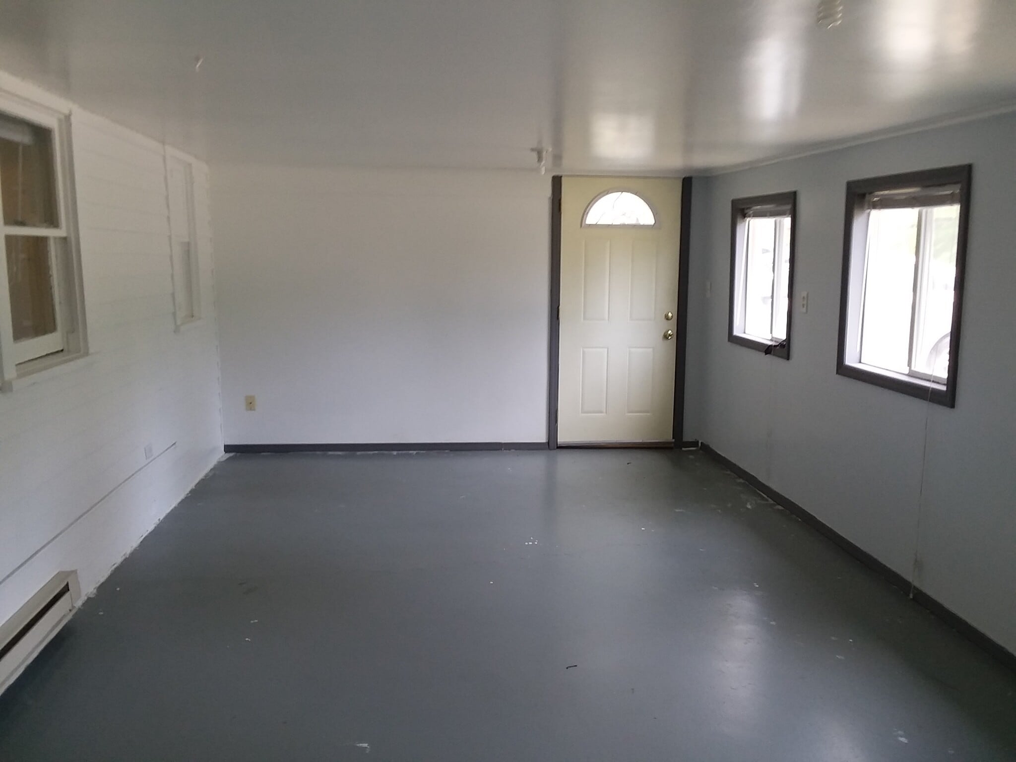 Entryway/4 Seasons room - 221 Bridge St