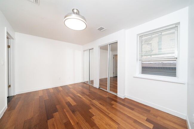 Building Photo - 413-415 9th St