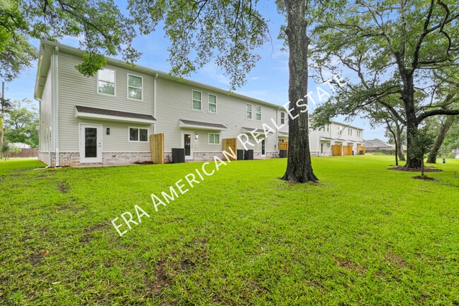 Building Photo - 400 Walters Cir
