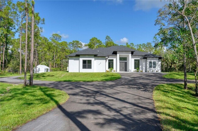 Building Photo - 219 33rd Ave NW