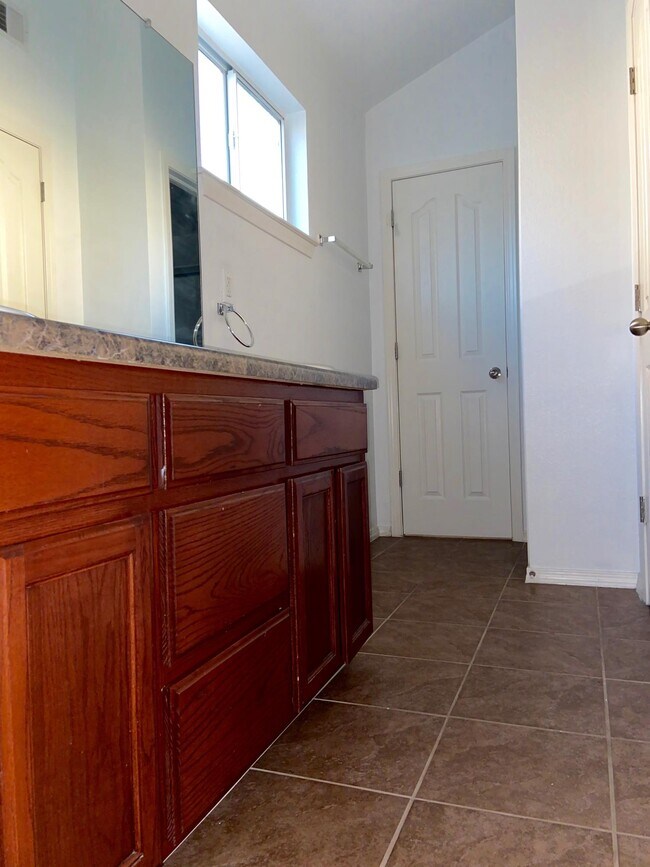 Building Photo - 1470 Senda Del Sol Ln