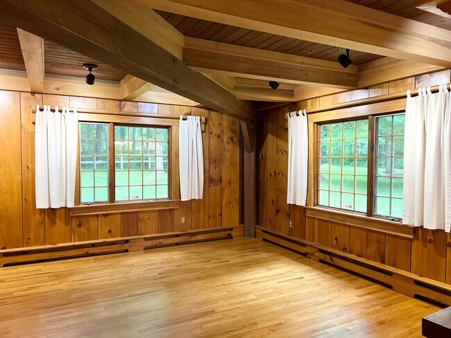Building Photo - Private single family home for rent in East haddam