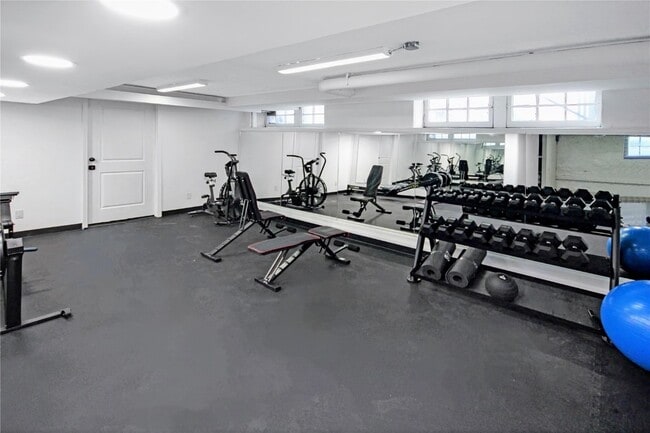 Building Photo - 6218 Northwood Ave