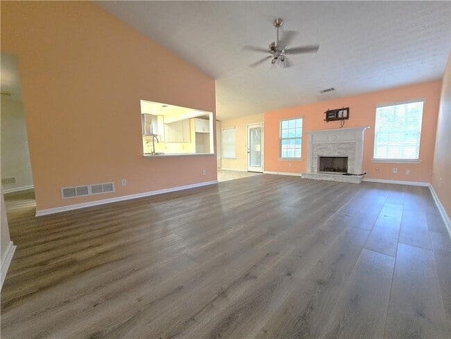 Building Photo - 4060 Crescent Walk Ln NE