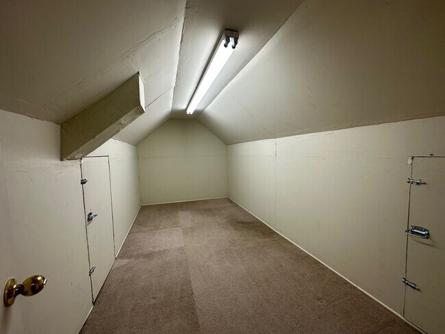 Building Photo - 9800 Spring Pointe Ct