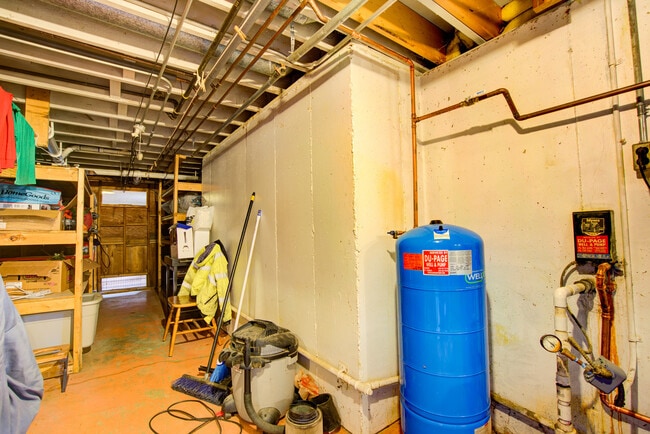 Building Photo - 24W360 Hemlock Ln
