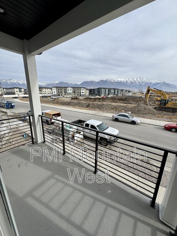 Building Photo - 805 W 510 S