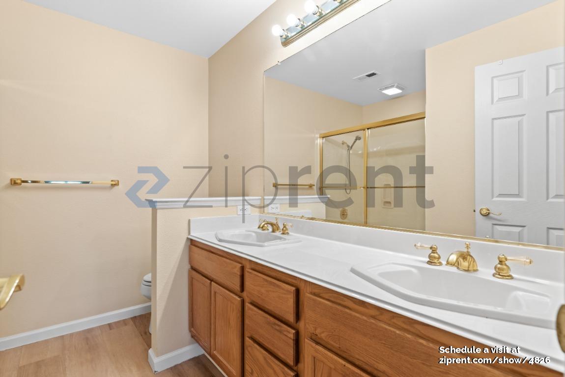 Building Photo - 439 Sandhurst Dr