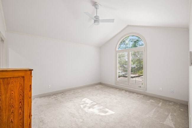 Building Photo - Luxury 5 Bed, 4.5 Bath, with Pool in Lakeridge!!!