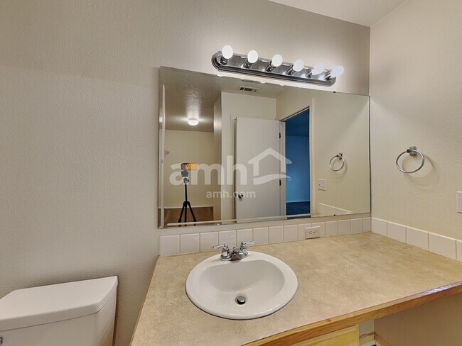 Building Photo - 6619 S Covewood Way