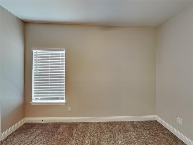 Building Photo - 1002 Woodcrest Dr