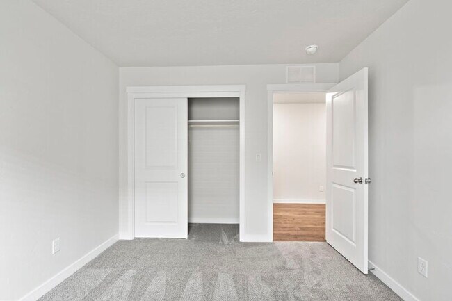 Building Photo - 10411 Rockaway Ridge St