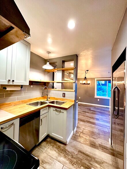 Building Photo - 38374 Rainbow Heights Pl