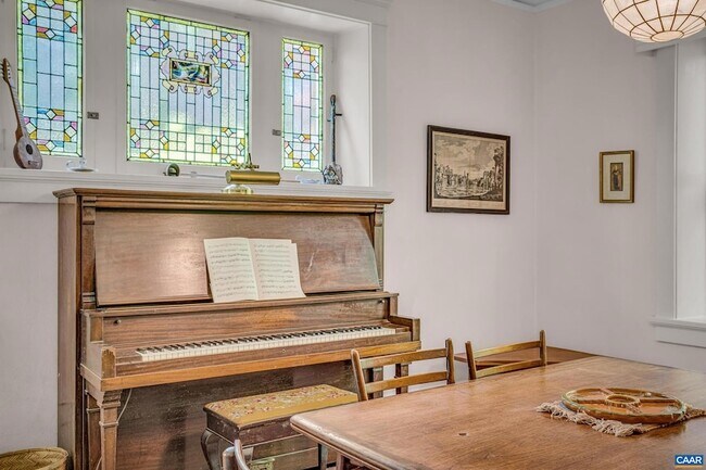 Building Photo - 502 Park Hill