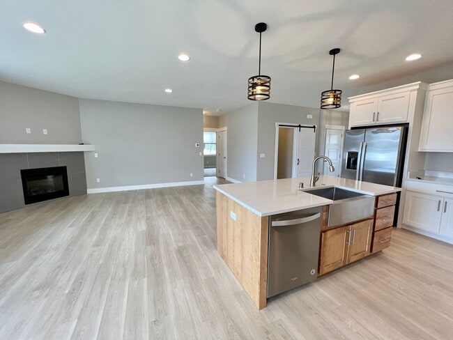 Building Photo - 3 Bed 2 Bath Beautiful Westend Home!