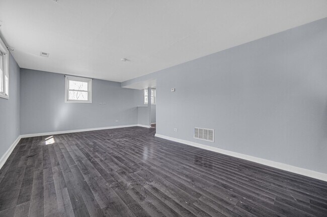 Building Photo - Spacious 4-Bedroom Split-Level in University Park