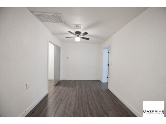 Building Photo - Charming Phoenix 1/1 Apartment with Modern Upgrades &amp; Prime Location!