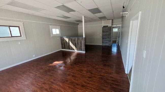 Building Photo - Commercial Space on Bustling Memphis Ave ,...