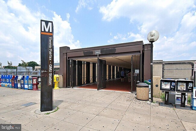 Building Photo - 3028 Rittenhouse Cir