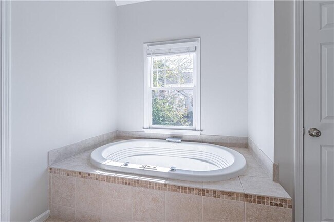 Building Photo - 7303 Rocking Chair Ln