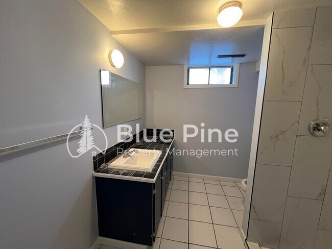 Building Photo - 315 Evans Ave