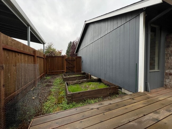 Building Photo - Charming 3-Bed, 2-Bath Retreat!