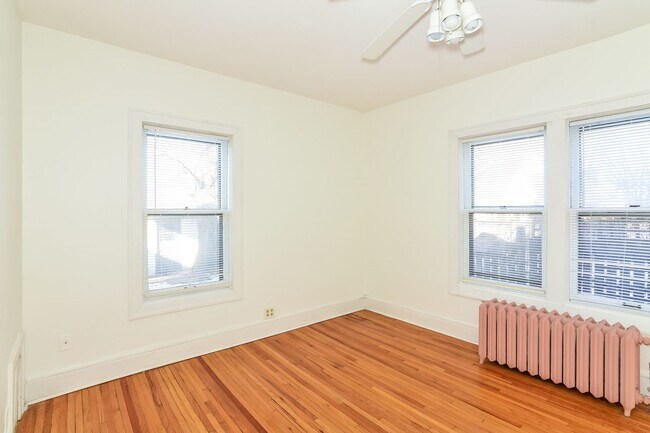 Building Photo - 1067-1069 Saint Clair Avenue