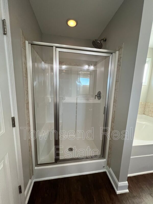 Building Photo - 3233 Northgate Dr