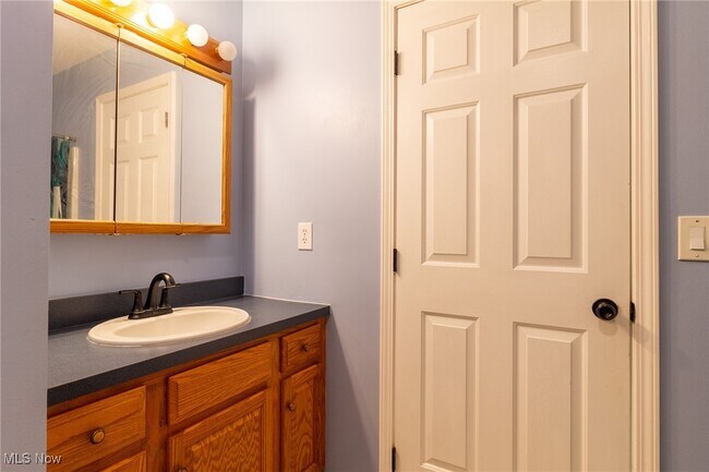 Building Photo - 889 Holborn Rd