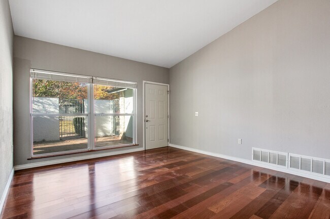 Building Photo - 13910 Thebes Cir