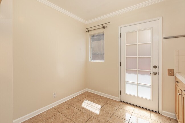 Building Photo - 2256 S Carmelina Ave